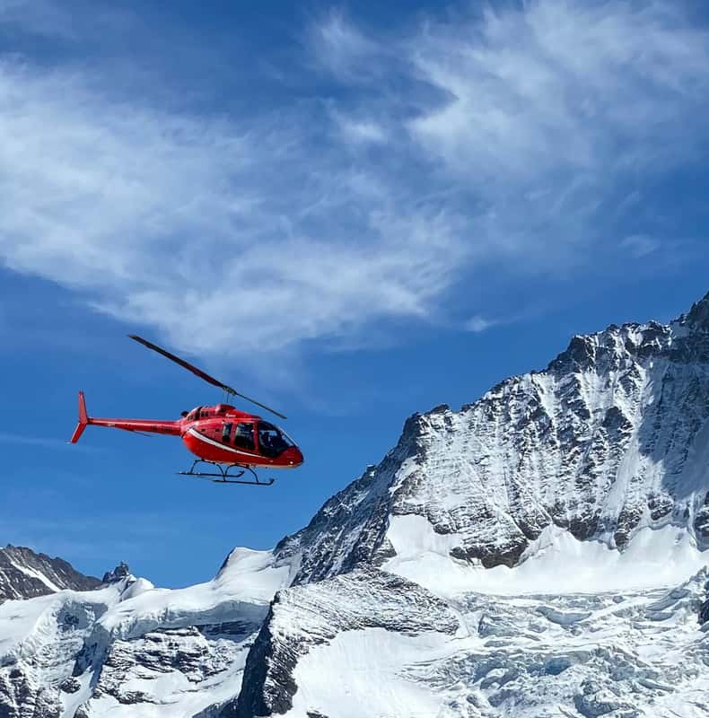 Exclusive helicopter-tour for 4 people to the Swiss Alps